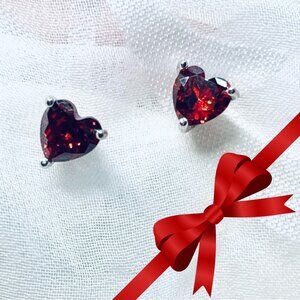 ❤️✨ NWOT Red Heart-Shaped Stud Earrings – Sterling Silver 925 (Gift Box Included